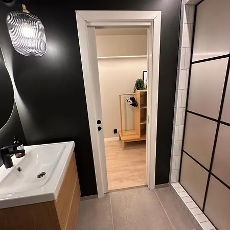 Newly Renovated Rom Fana דירה *