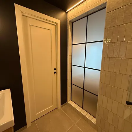 Newly Renovated Rom Fana Apartment