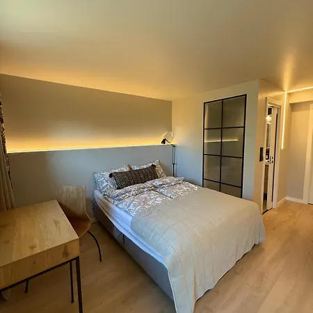 Newly Renovated Rom Fana Lejlighed *